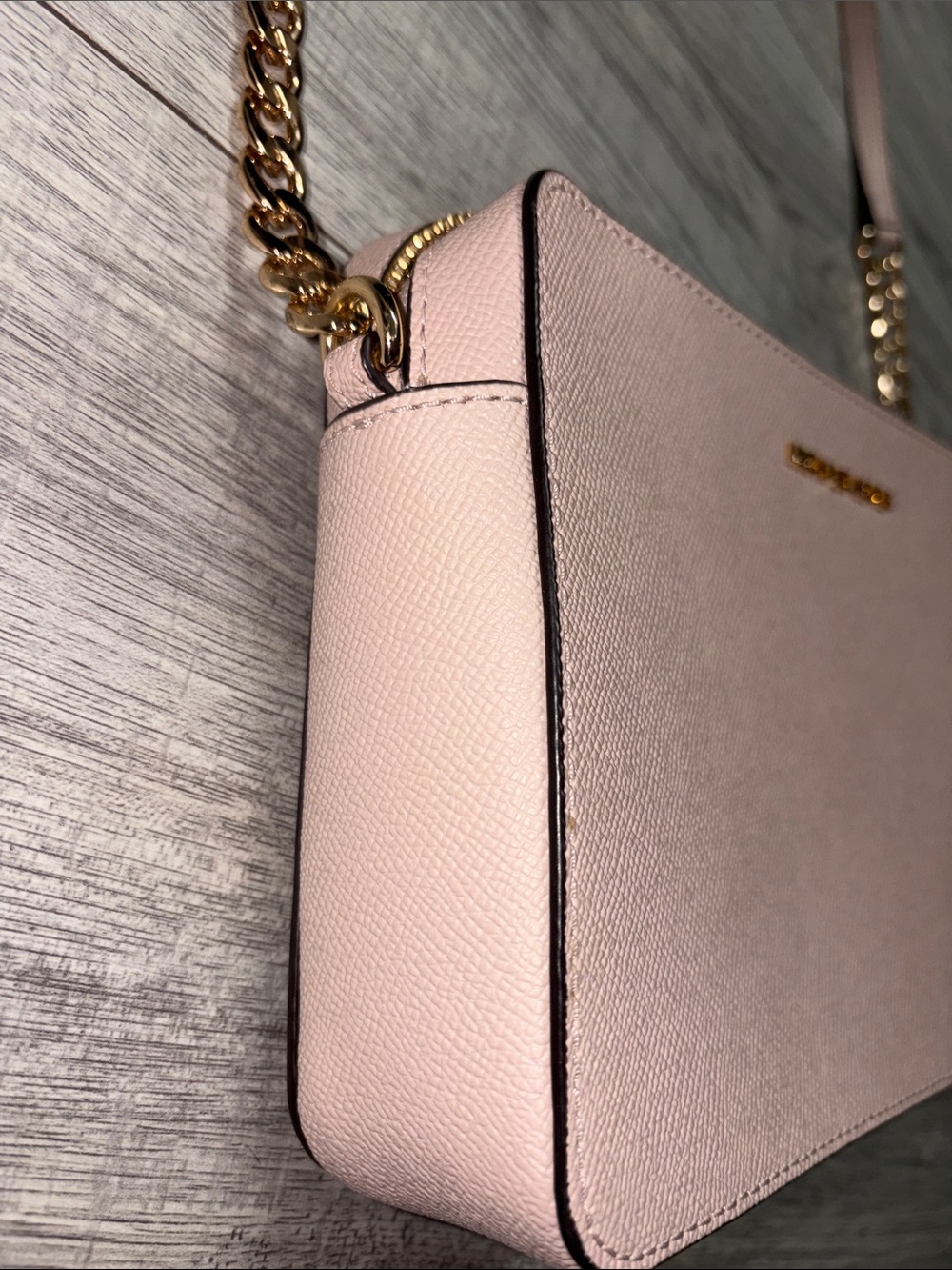 Michael Kors Pale Pink Saffiano Crossbody with Gold Chain Strap - Picture 5 of 15